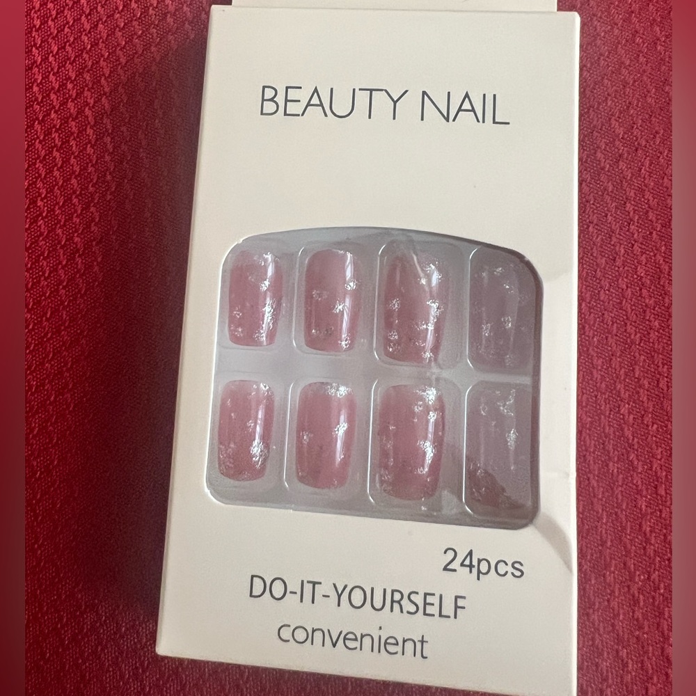 Press on nails